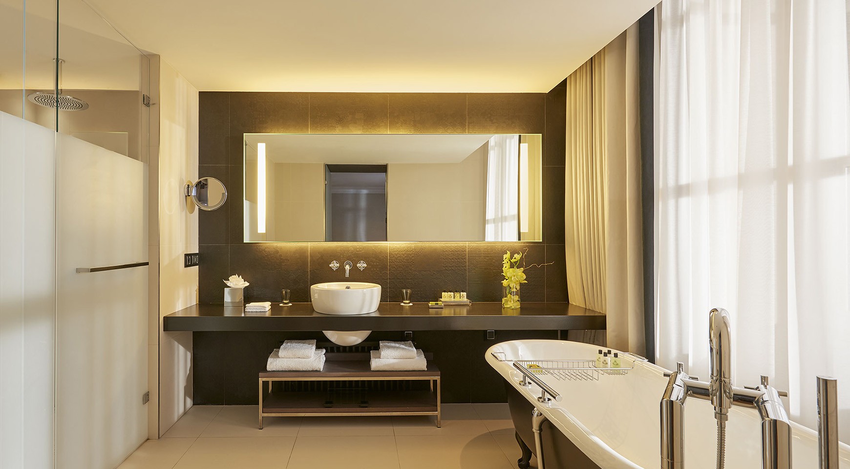 InterContinental-Marseille-Hotel-Dieu-Suite-Junior-avec-terrasse-salle-de-bain