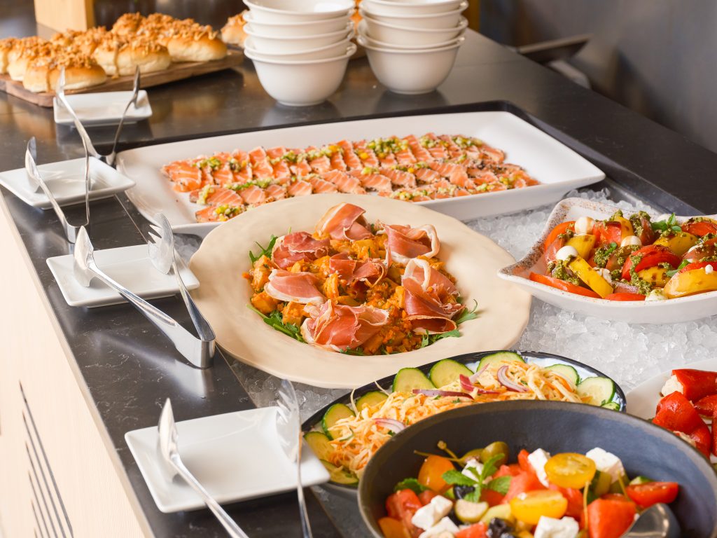 Banc de fruits de mer et buffet du brunch à l'InterContinental Marseille